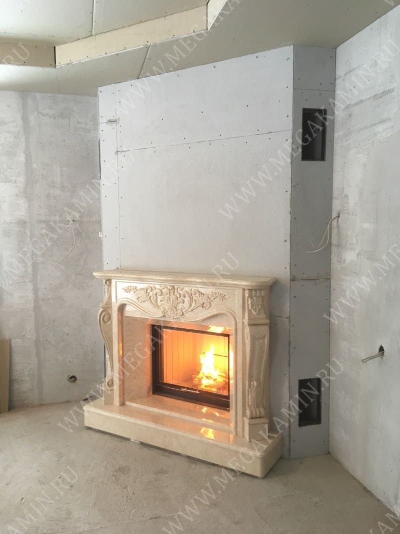 34. Камин с мраморным порталом топка "SPARTHERM"