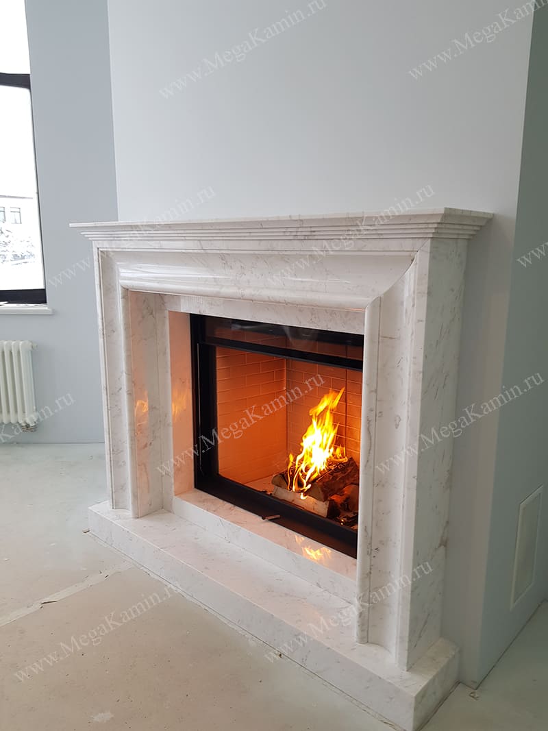 1. Камин с мраморным порталом топка "BRUNNER"