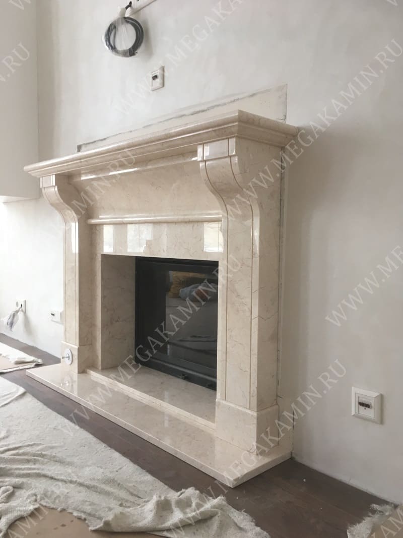 19. Встроенный камин с мраморным порталом топка "АСТОВ"
