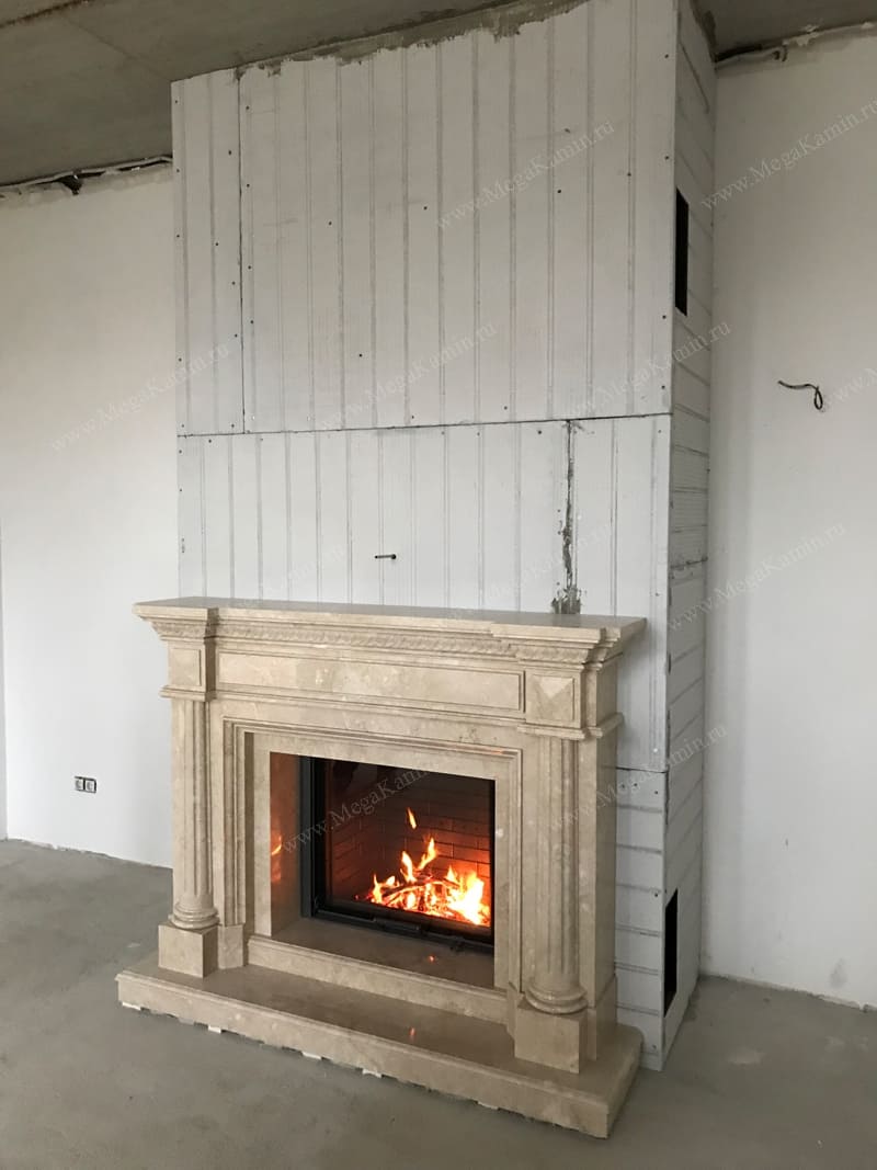 30. Камин с мраморным порталом топка "АСТОВ"