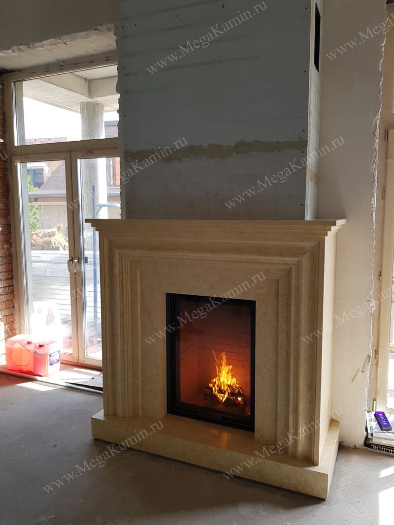 13. Камин с мраморным порталом топка "АСТОВ"