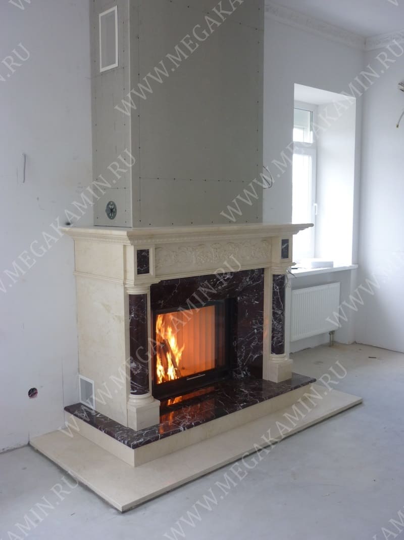 26. Камин с мраморным порталом топка "SPARTHERM"