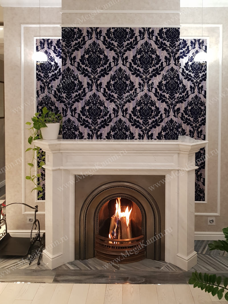 12. Портал из мрамора в английском стиле топка "STOVAX"