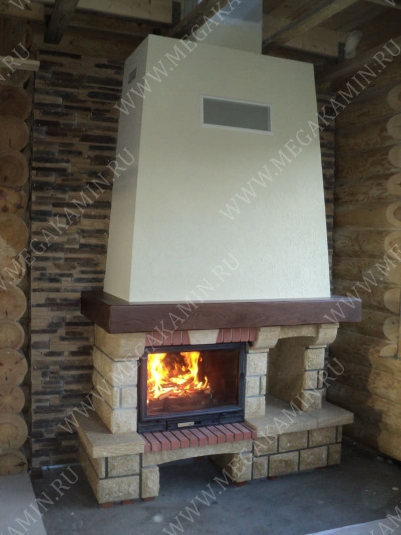 5. Камин пристенный с деревянной полкой топка "SEGUIN"