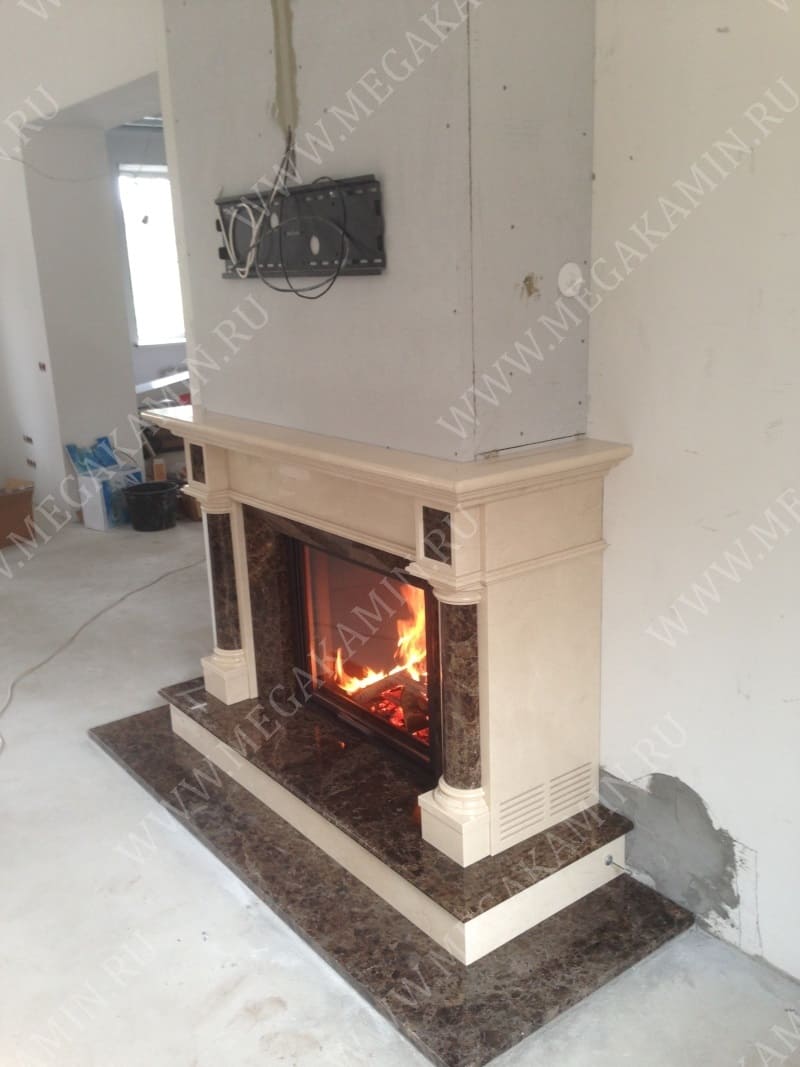 17. Камин с мраморным порталом топка "SCHMID"