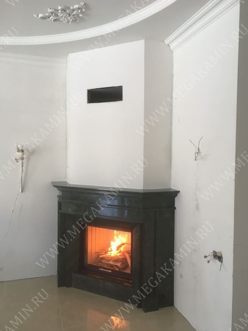 38. Камин с мраморным порталом топка "SPARTHERM"