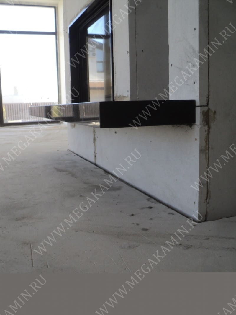 33. Камин пристенный с дровником топка "SPARTHERM"